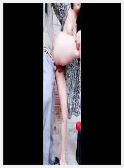 漂亮韵味主播户外被狂插喷尿，口爆吞精，没满足自慰喷尿